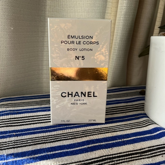 NIB CHANEL No 5 Body Lotion Emulsion Pour Le Corps 7 Fl Oz NEW and SEALED - Picture 4 of 5